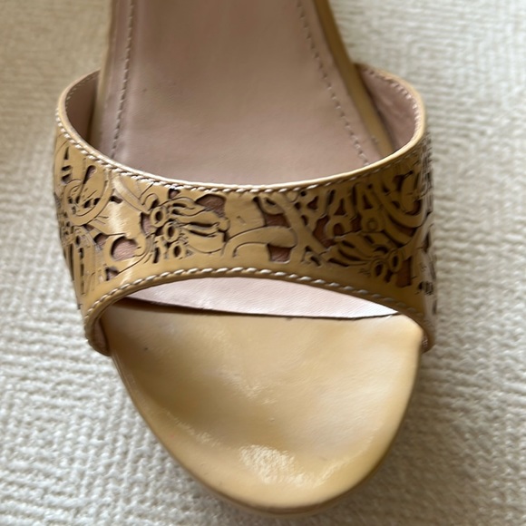 Prada Nude patent leather wedge, laser, cut design size EU 40. - Picture 5 of 7